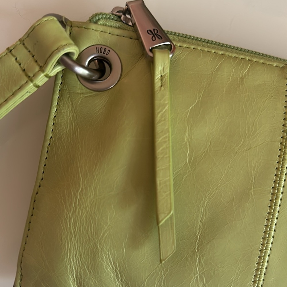 HOBO Vida Wristlet or Clutch Leather Multi-Slot Bag Green Apple Kiwi Color - Picture 4 of 11